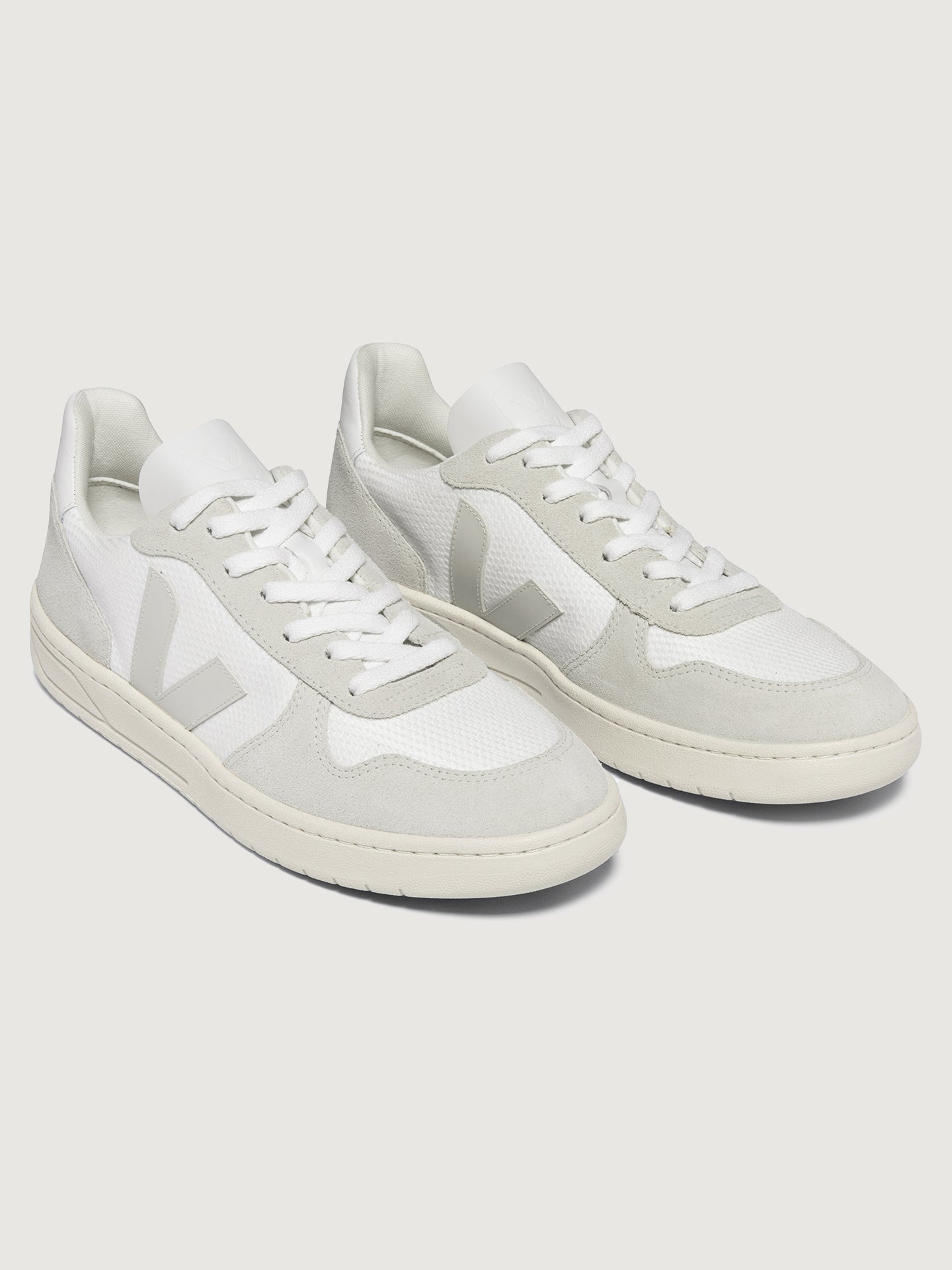 Veja | V-10 | White Natural Pierre