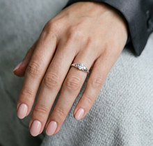 The Silver Juna Tiny Oval Ring | Sterling Silver