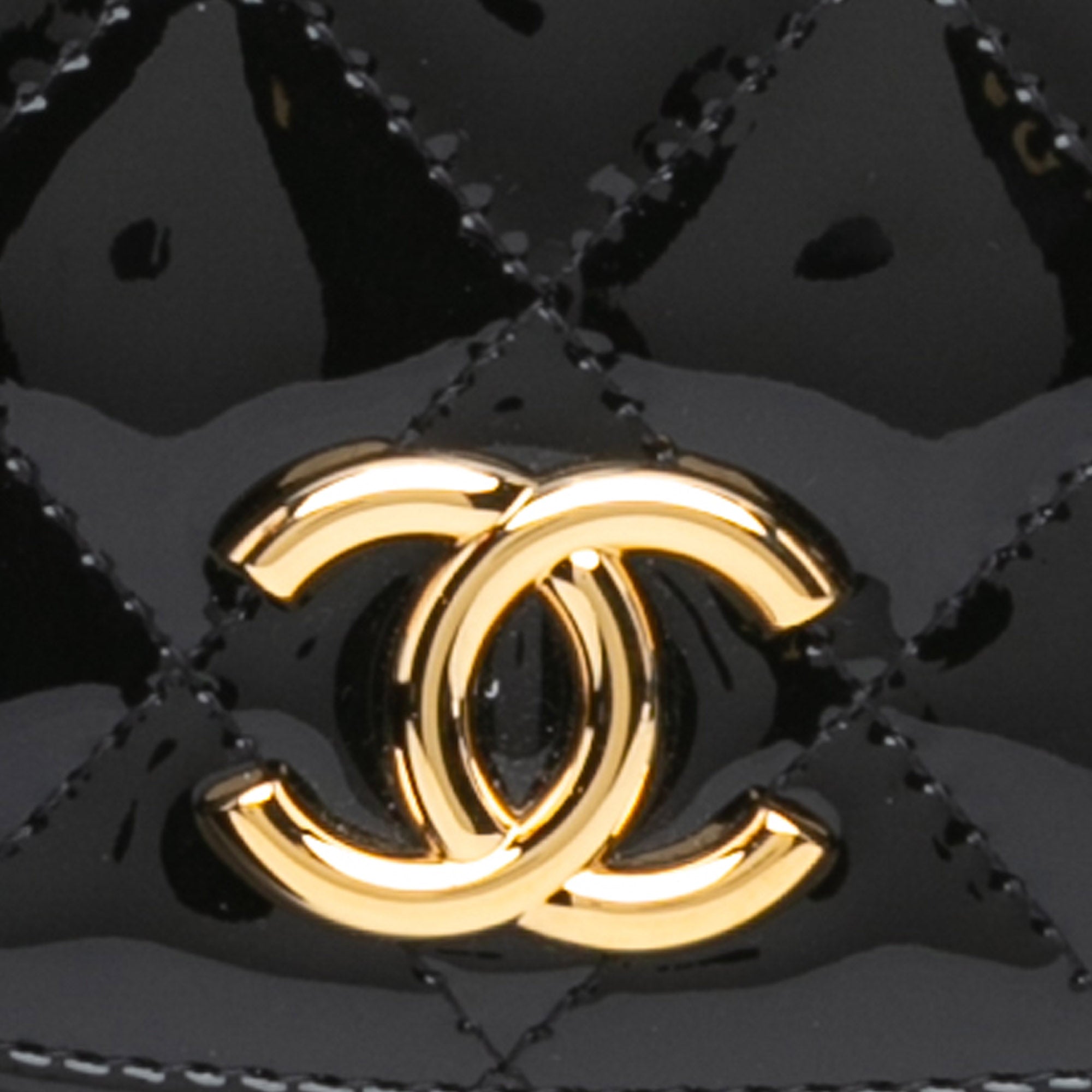 Chanel | Pre-Owned Mini CC Quilted Patent Leather Top Handle Clutch with Chain | Black