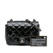 Chanel | Pre-Owned Mini Square Classic Patent Single Flap - VI | Black