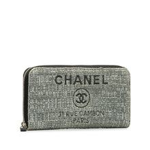 Chanel | Pre-Owned Tweed Deauville Continental Wallet | Gray