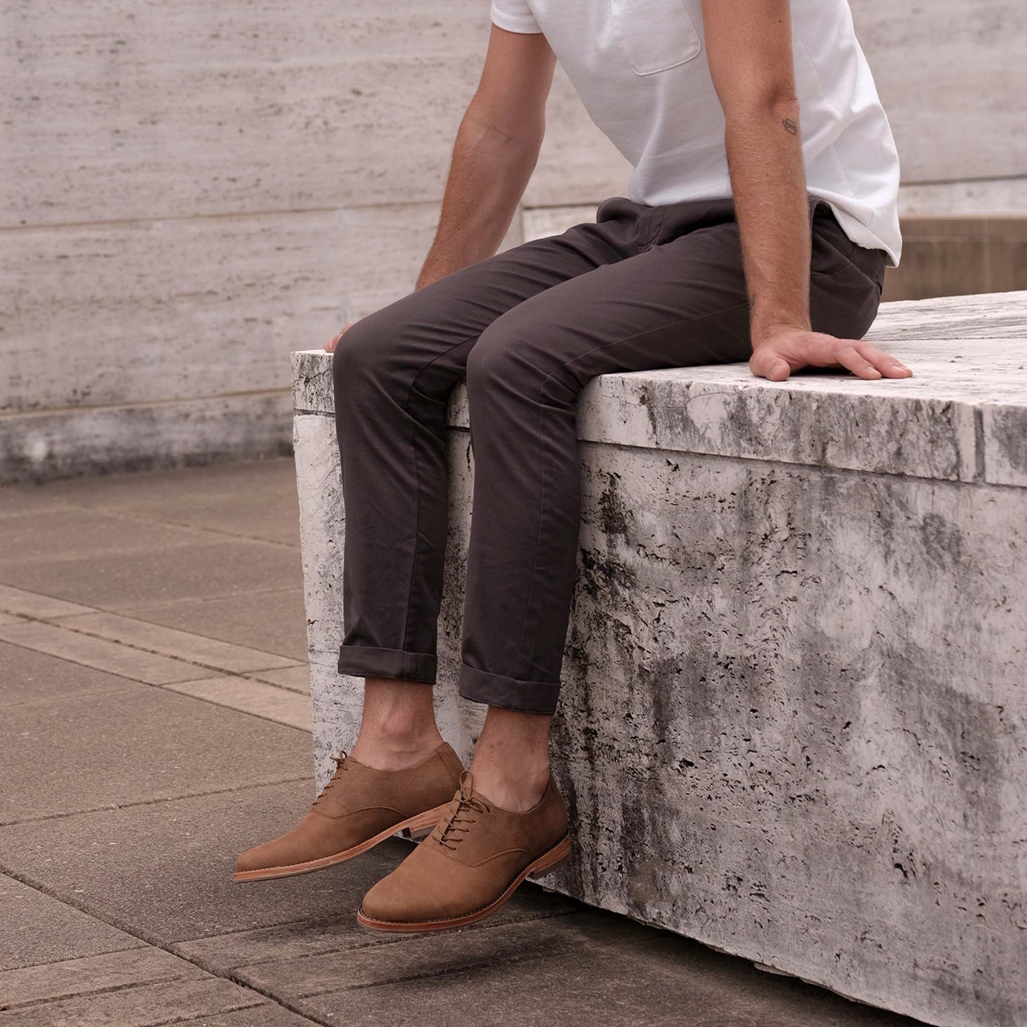 Image 2 of the Everyday Oxford Tobacco on model